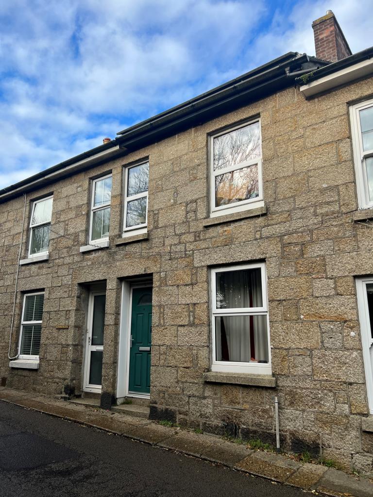 Lot: 78 - TERRACED COTTAGE FOR UPDATING -